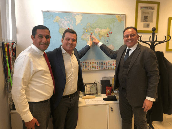 Facade access rig positioned for operations